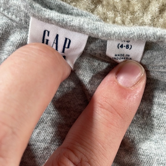 Gap Kids Girls Cropped Eyelet Top - Picture 2 of 3